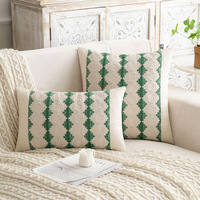Housse de coussin en jacquard géométrique multicolore avec pompon Décoration bohème Housse de coussin pour le salon Chambre à coucher Canapé