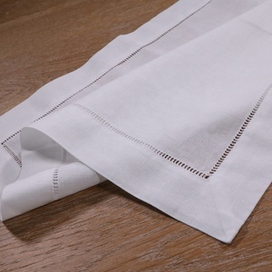 N002-20 Serviettes <span class=keywords><strong>de</strong></span> <span class=keywords><strong>table</strong></span> à ourlet festonné 20" x 20" imprimables et brodables pour mariage, Noël, décoration, en lin et <span class=keywords><strong>coton</strong></span> blanc - Product Image 2