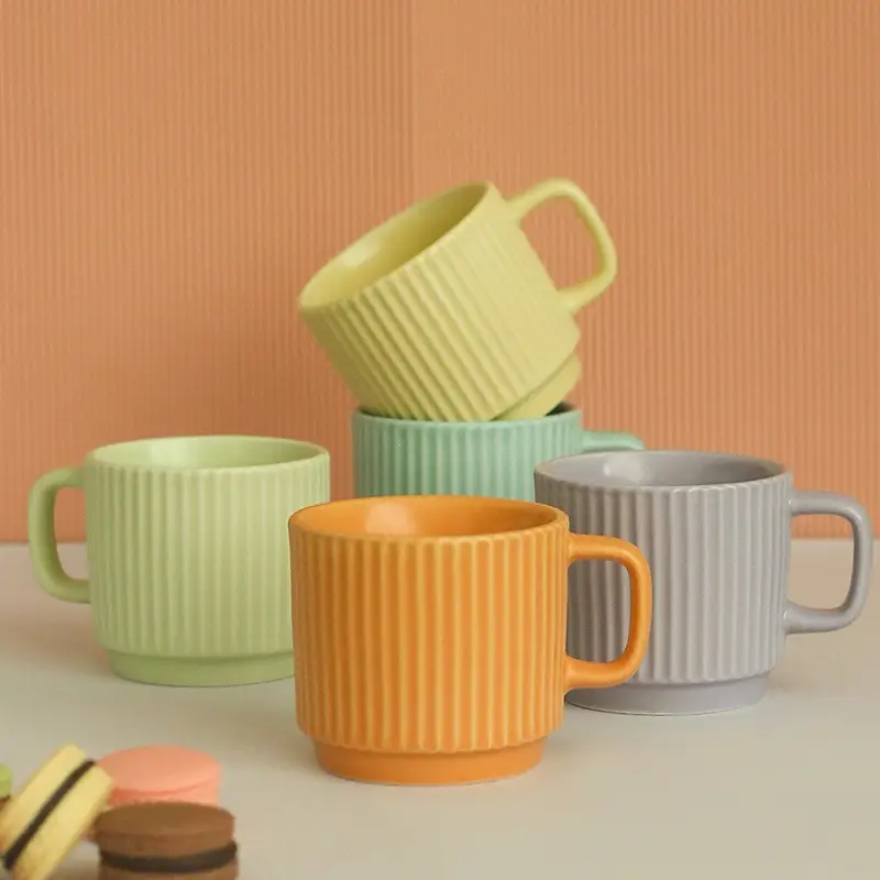 Becher Hersteller 8oz Porzellan Plain Weiß Gelb benutzer definierte Logo Sublimation leer Keramik Tasse Tee Kaffeetassen Tasse