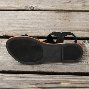 Sandales plates légères pour femmes, à rivets et tissage croisé, avec bande élastique, nouvelle collection transfrontalière, en TPR, pour la plage, la maison et l'étranger - Product Image 6