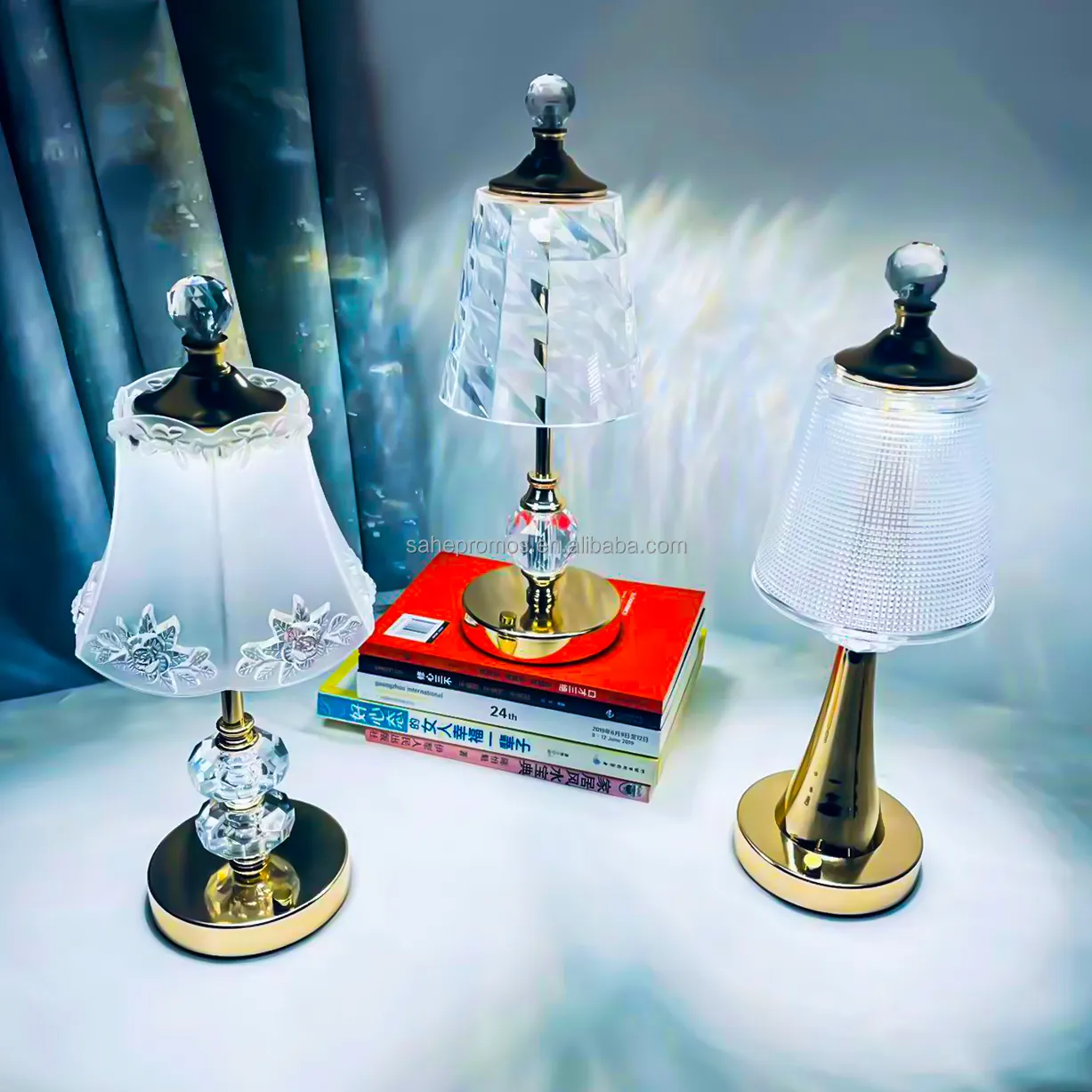 Luxury royal palace decorated desk lamp French gold led night lamp Christmas wedding festival decoration bedside lamp