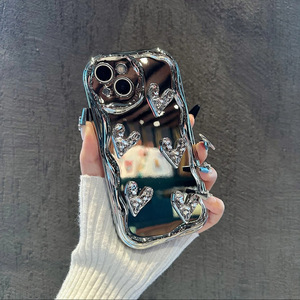 Funda de Teléfono Plateada de Lujo con Efecto Espejo y Diseño de Corazón con Ondas de <span class=keywords><strong>Agua</strong></span> <span class=keywords><strong>para</strong></span> <span class=keywords><strong>iPhone</strong></span> 16 15 14 13 12 Pro Max con Borde Ondulado - Product Image 3