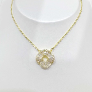 Collar de diseño OEM en plata de ley 925 con gema de concha, delicado collar con piedra natural chapada en oro, colgante geométrico fino. - Product Image 2