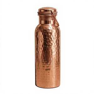Botella de agua metálica premium de cobre puro martillado con asa de transporte y tapa a prueba de fugas - Product Image 1