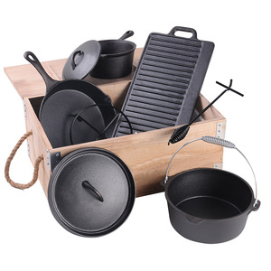 Ensemble de <span class=keywords><strong>9</strong></span> casseroles en fonte pré-culottées écologiques classiques pour le camping, avec coffret en bois - Product Image 1
