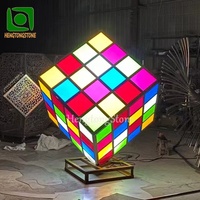 Sculpture de Cube en fibre de verre de peinture de couleur décorative
