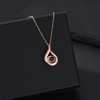 Collier superposé hypoallergénique en acier inoxydable à 3 niveaux avec pendentif cœur, chaîne à maillons tendance pour les fêtes