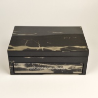 Boîte à bijoux en bois à grain marbré brillant avec tiroir, doublure en microfibre, logo personnalisé, charnière métallique pour le rangement et la présentation de bijoux