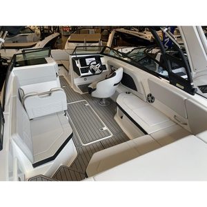 เรือ Sea Ray SPX 230 รุ่นใหม่ ปี 2025 เรือหรูพร้อมเครื่องยนต์เบนซิน MerCruiser 1 เครื่อง แบบติดตั้งในตัว/นอกตัว ความจุ 47 แกลลอน ระยะลาก 3.25 ฟุต - Product Image 4