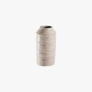 Este florero de cerámica beige minimalista de estilo Japandi presenta un diseño segmentado, perfecto para la decoración de mesa en el hogar. - Product Image 1