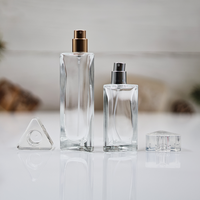 Vente en gros de flacons de parfum en verre triangulaires de 30 ml/40 ml, boîte-cadeau personnalisée, couvercle, crème pour le soin de la peau, diffuseur, surface sérigraphiée