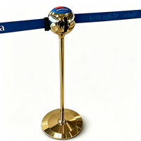 Poteau de guidage rétractable en acier inoxydable avec boule dorée polie pour la gestion des foules et des files d'attente dans les hôtels, aéroports et expositions