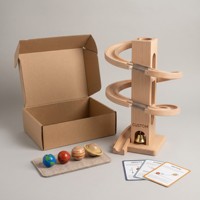 Circuit de billes en bois en spirale OEM personnalisé, jouet éducatif sur la physique de la gravité avec billes du système solaire et cartes explicatives scientifiques