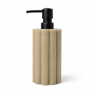 Ensemble de salle de bain en résine beige cannelée, très populaire, avec accessoires à bords festonnés pour un décor neutre - Product Image 3