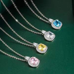 Exquisito collar de moda de plata 925 con diamante cuadrado completo y circón moissanita, regalo romántico que combina con todo para mujer - Product Image 1