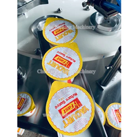 Machine automatique de remplissage et de scellage de gobelets pour la ligne d'emballage de jus de pomme, de jus d'ananas et de yaourt