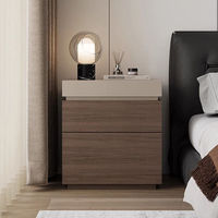 Table de chevet relevable en bois marron avec 4 tiroirs et miroir – Meuble de rangement compact pour chambre à coucher