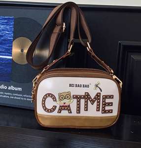 <span class=keywords><strong>Bolso</strong></span> de Hombro de Moda para <span class=keywords><strong>Mujer</strong></span>, Diseño de Oso de Dibujos Animados, con Letras, Correa Ancha con Remaches, Material de PU en Color de Contraste - Product Image 5