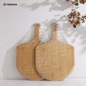 Cáscara de pizza perforada Juego de cáscara de torneado redondo Cáscara de paleta de pizza de bambú de madera con mango - Product Image 2