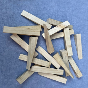 Tailai sử dụng nêm gỗ thông và các khối góc cạnh để lắp đặt và cố định chính xác khung cửa và cửa sổ - Product Image 5