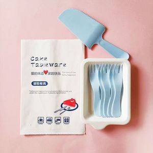 Bán Buôn Bốn Mảnh Dùng Một Lần Bánh Bộ Đồ Ăn Thiết Lập Bao Gồm Tấm Và Ngã Ba Cho Sinh Nhật Bên Dao Kéo Và Tấm Kết Hợp - Product Image 1