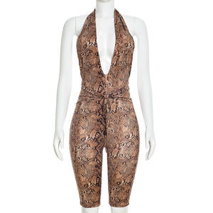 Viviblook D26RP009 Mono elegante de longitud media para mujer con estampado de serpiente, cuello halter en V profundo y espalda descubierta, estilo casual y sexy - Product Image 3