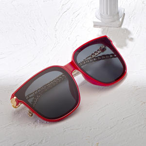 Lunettes de soleil carrées tendance pour femmes, protection UV400, monture en PC, verres noirs, pour voyage et conduite - Product Image 2