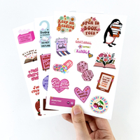 Feuilles d'autocollants PVC personnalisés A4 A5 A6 imperméables, motifs de dessins animés mignons, découpés à la forme, sans quantité minimale de commande pour étiquettes d'emballage