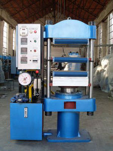 Presse à vulcaniser les tapis en caoutchouc hydraulique, machine à presser à chaud, machinerie en caoutchouc - Product Image 4