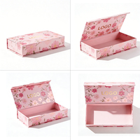 Boîte cadeau magnétique personnalisée avec logo floral rose romantique, en matériaux recyclés et doublure en éponge pour l'emballage de produits de soin de la peau et de cosmétiques