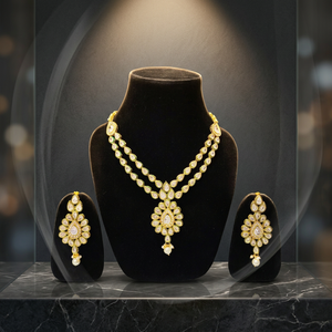 Parure de bijoux plaquée or avec collier et boucles d'oreilles en perles Kundan pour femme, classique, pour mariage, avec serti griffe taille poire - Product Image 4