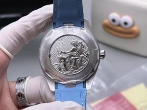 Montres mécaniques haut de gamme les plus vendues avec boîtier en cristal et nouveaux bracelets bleus de qualité supérieure - Product Image 5