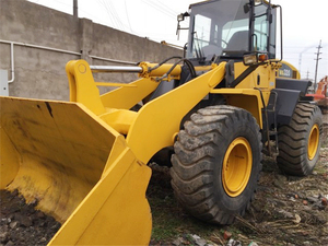รถตักล้อยางมือสอง Komatsu WA320-5 สภาพดี รับน้ำหนักได้ 15 ตัน เครื่องยนต์ CAT ชั่วโมงการทำงานต่ำ ระบบไฮดรอลิกทำงานราบรื่น - Product Image 3