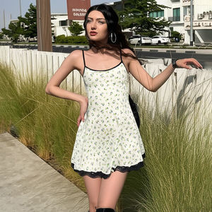 Robe d'été INS à fleurs fraîches, style cami, avec dentelle, coupe trapèze, mini-robe ajustée pour femme jeune - Product Image 3