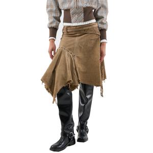 Jupe cargo asymétrique en coton lavé taille basse pour femme, coupe évasée, ourlet brut, avec empiècements et lacets - Product Image 1