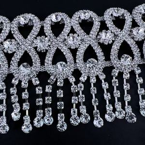 Cadena para la cabeza con borlas de cristal brillante, joyería para la frente con flecos de diamantes de imitación, tocado ajustable para fiestas nupciales y eventos nocturnos - Product Image 3