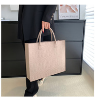 Vente en gros de sacs à provisions en feutre personnalisés, décontractés, de grande capacité, plusieurs couleurs, sac fourre-tout en feutre tendance pour femmes