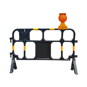 Barrière de contrôle des foules en plastique moulé par soufflage 1600, barricade de chantier mobile en plastique HDPE pour l'isolation des chantiers de construction - Product Image 1