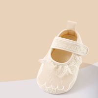 Chaussures pour filles printemps et été chaussures de princesse en dentelle pour nouveau-né chaussures d'intérieur antidérapantes à fond souple pour bébé