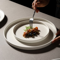 Assiette à dîner en céramique de forme ronde de haute qualité, style nordique européen, vaisselle en porcelaine, vaisselle de table pour hôtel, mariage