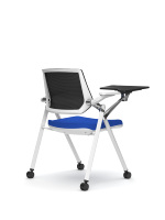 Chaise de bureau pliante moderne avec dossier en maille, roulettes et structure triangulaire en fer, empilable pour conférences