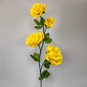 Magnifiques roses artificielles jaunes en EVA, un toilettage floral populaire pour les décors photo et l'aménagement paysager. - Product Image 3