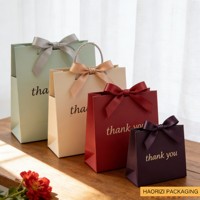 Sacs en papier personnalisés avec logo en feuille d'or pour magasin de chaussures, sacs en carton pour le shopping, sacs cadeaux en papier avec poignée en ruban