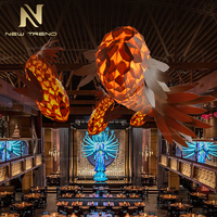 Lumière suspendue LED en forme de poisson en bois décorative d'intérieur pour hôtel, centre commercial, restaurant, vente chaude