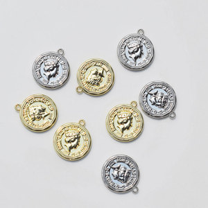 Pendentif tête de reine en alliage de style européen, coupe octogonale, pour la fabrication de boucles d'oreilles, plaqué or et argent, apprêts de bijoux - Product Image 1