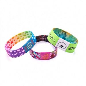 Bracelets personnalisés en tissu élastique polyester avec logo imprimé - Product Image 1