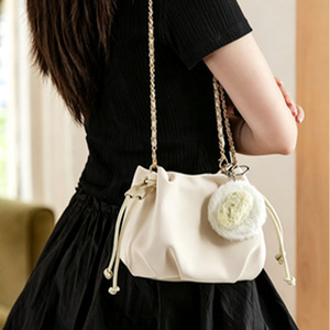 Sac bandoulière en cuir PU style nuage, sac à cordon de serrage au design original, sac fourre-tout décontracté pour femme - Product Image 3