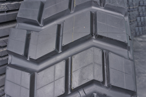 <span class=keywords><strong>Pneu</strong></span> tout-terrain WYNSTAR KUNLUN AURUNZE DOUBLESTAR 14.00R20 1400r20 YB016 avec chambre à air et clapet pour camion KAMAZ - Product Image 6