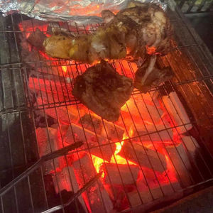 Charbon de bois en briquettes de sciure écologique OEM du Vietnam, haute chaleur, sans fumée, pour barbecue extérieur - Product Image 1