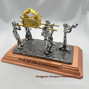 Estatua Metálica de Cinco Personas Transportando la Arca de la Alianza, Adorno Artesanal Creativo, Embalaje en Caja de Papel, Suministro del Fabricante, Regalo para el Hogar, Hecho en China - Product Image 1